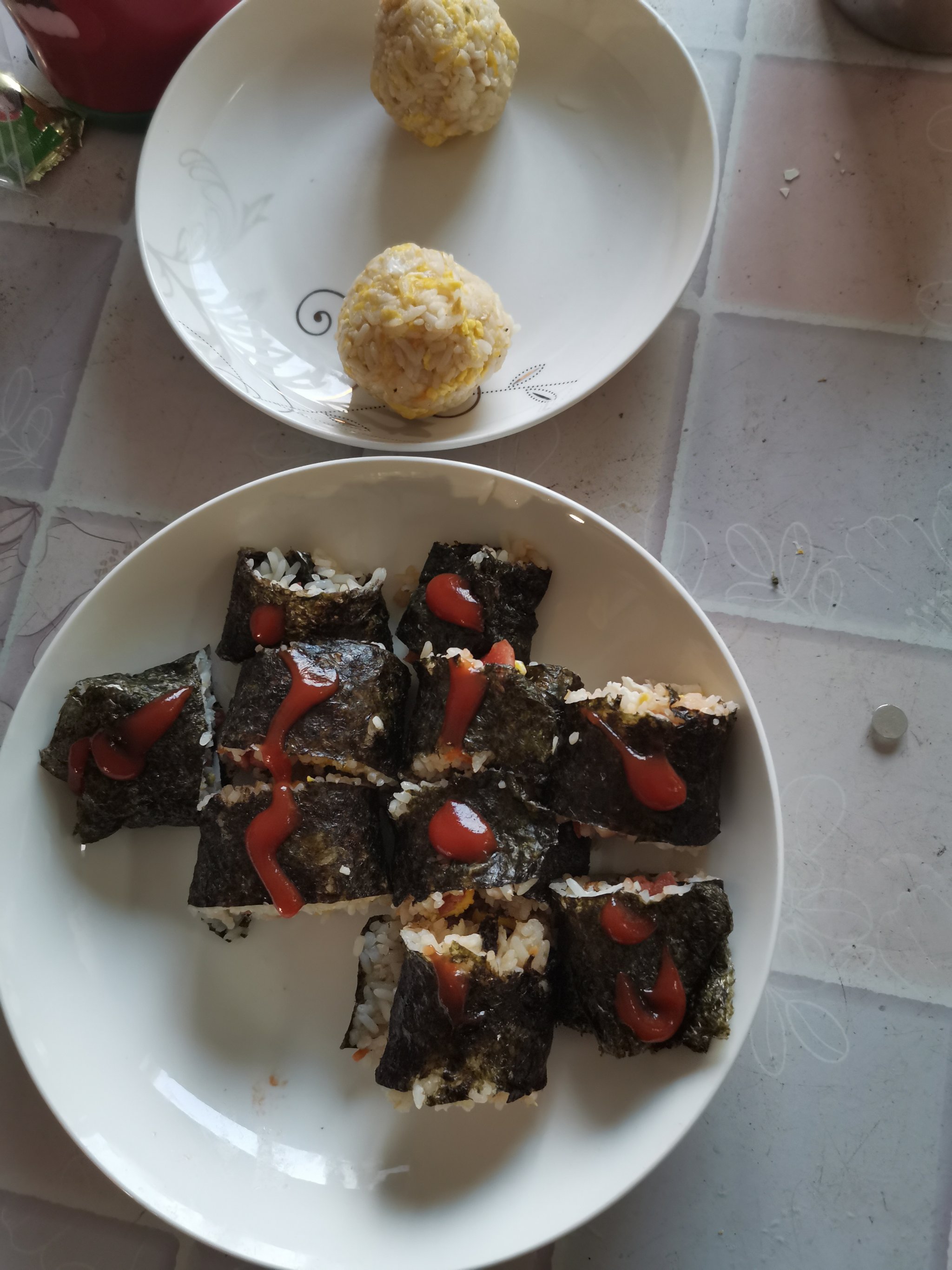制作寿司时如何保持原材料的新鲜